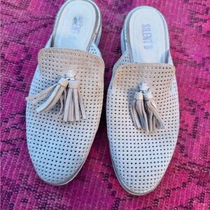 Elegant Beige Tassel Mules